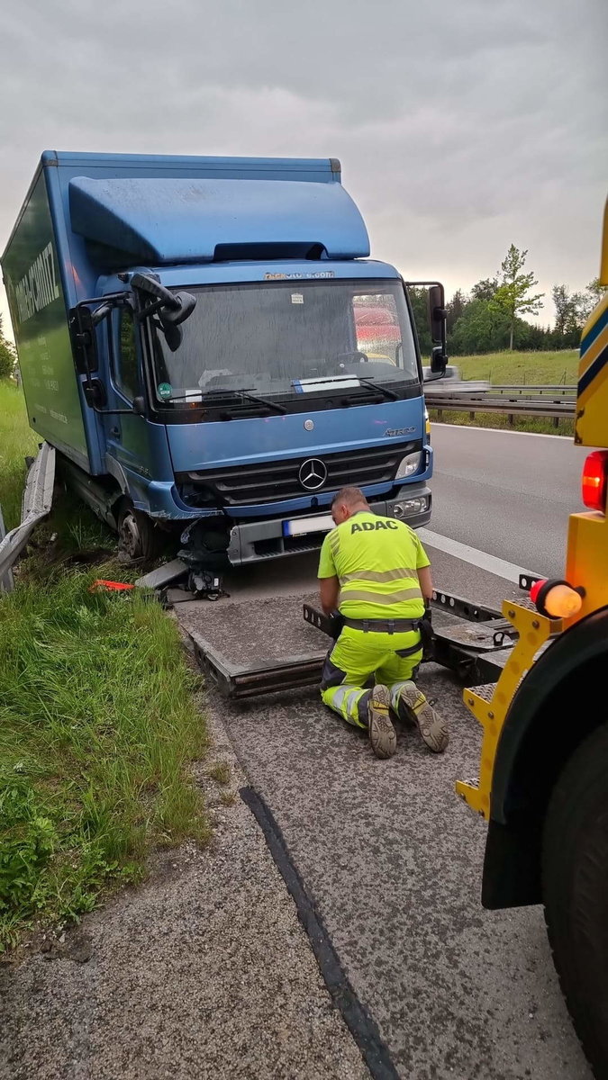 kaputter LKW auf Autobahn