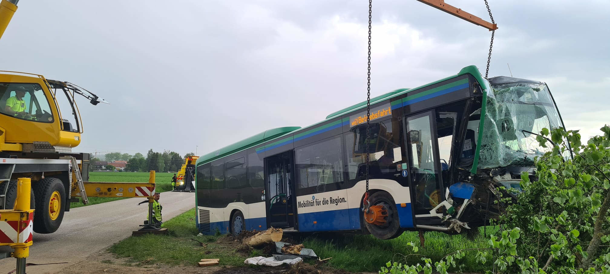 Bus von der Fahrbahn abgekommen 