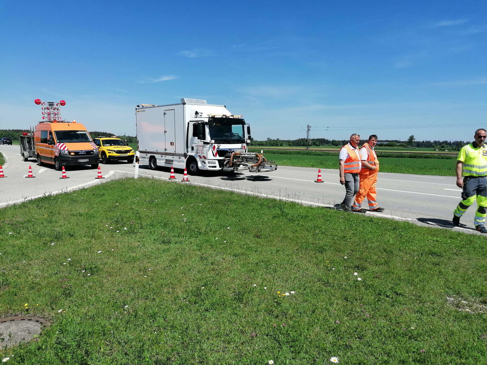 LKW zum Ölspurbeseitigen