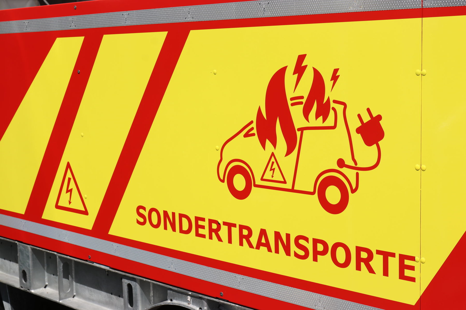 Sondertransport von E-Fahrzeugen